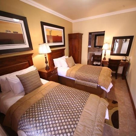 Le Cozmo Guesthouse Йоханнесбург Экстерьер фото
