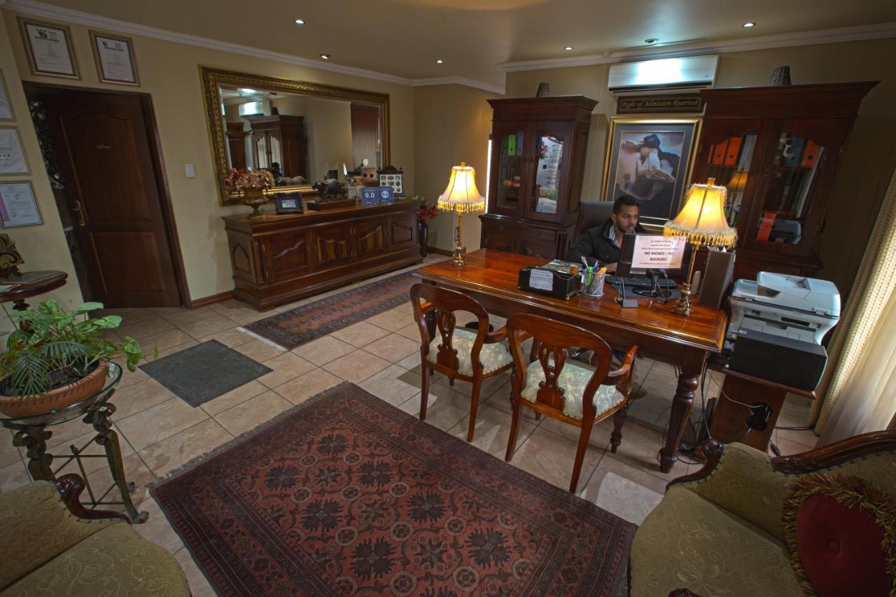 Le Cozmo Guesthouse Йоханнесбург Экстерьер фото