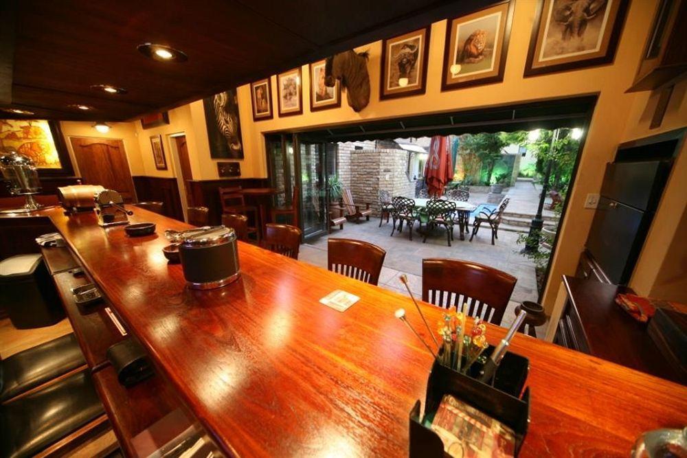 Le Cozmo Guesthouse Йоханнесбург Экстерьер фото