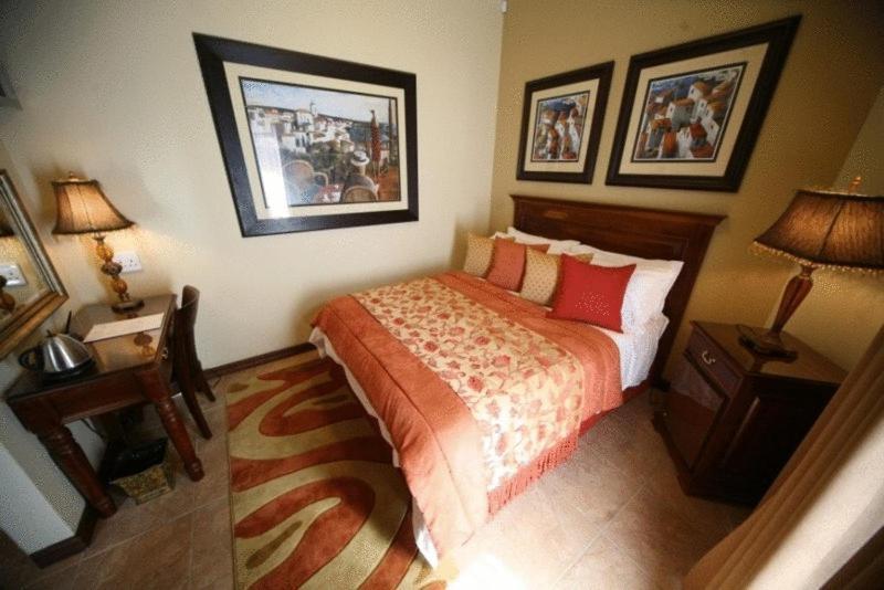 Le Cozmo Guesthouse Йоханнесбург Экстерьер фото