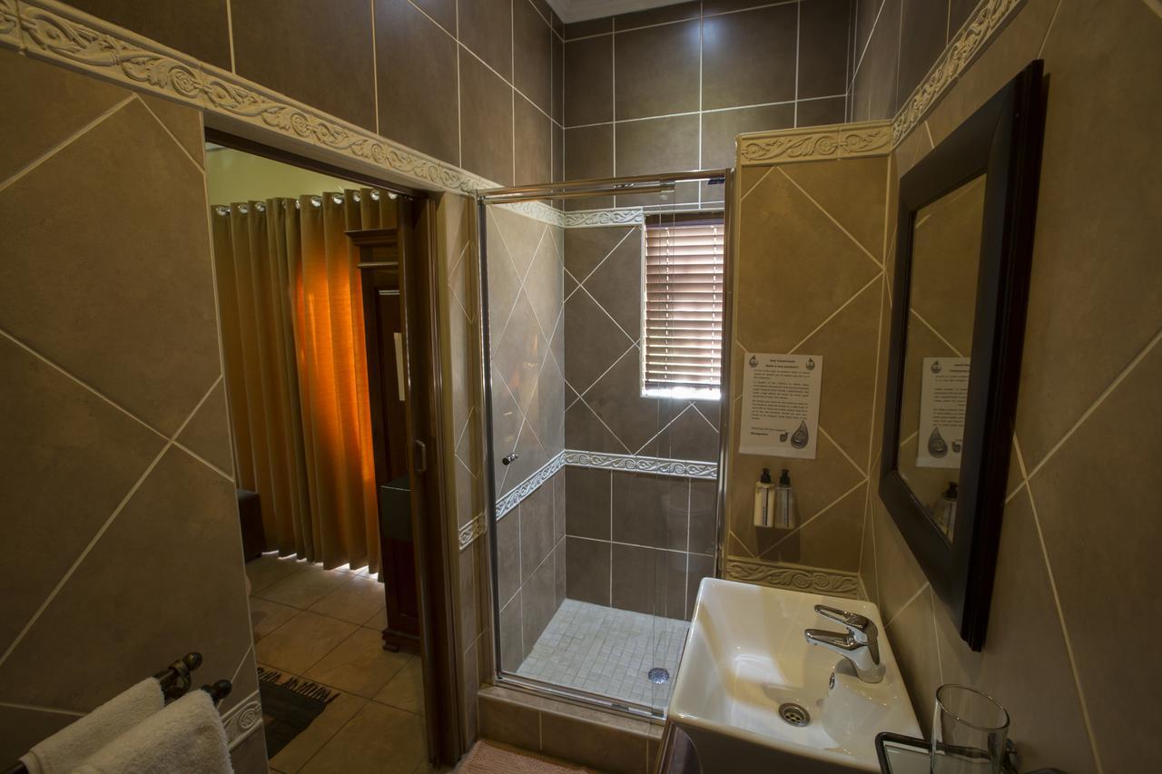 Le Cozmo Guesthouse Йоханнесбург Экстерьер фото