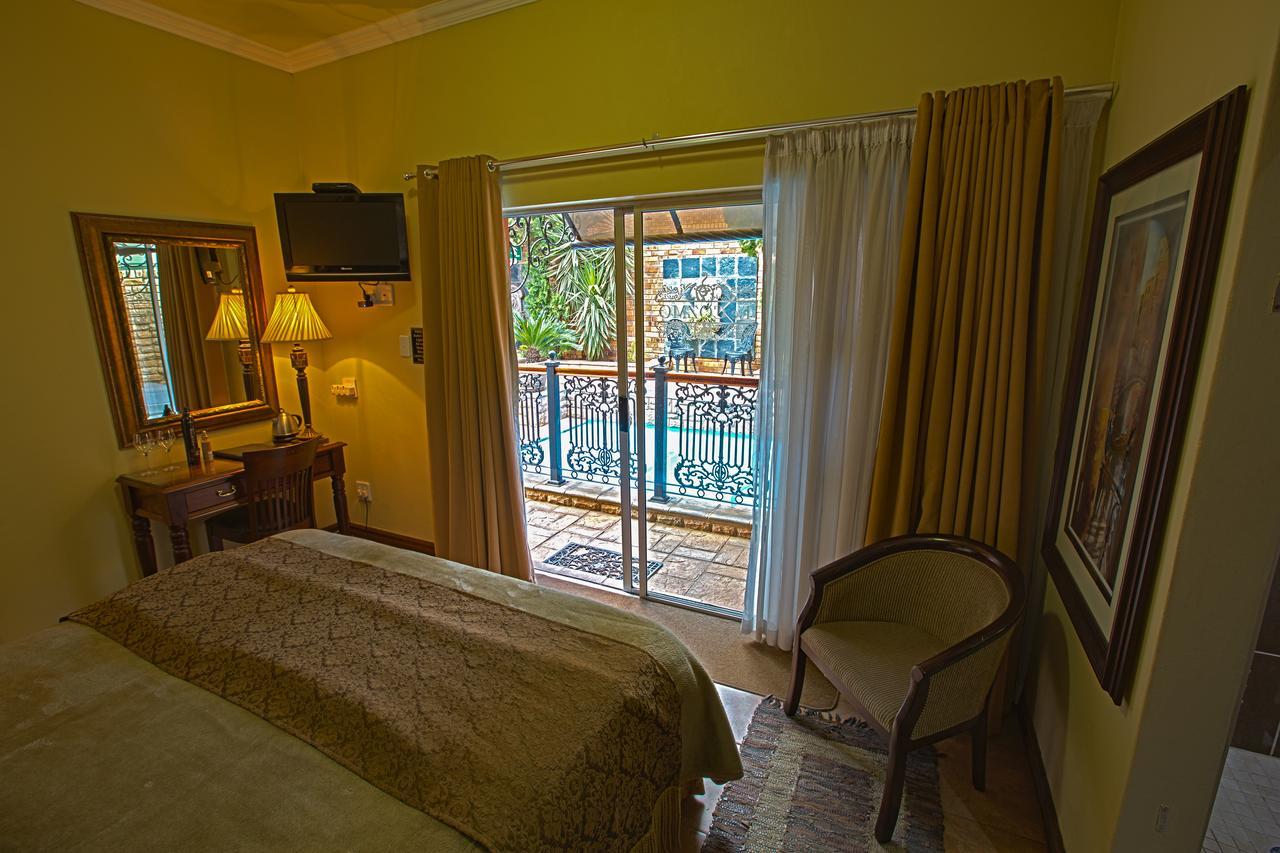 Le Cozmo Guesthouse Йоханнесбург Экстерьер фото