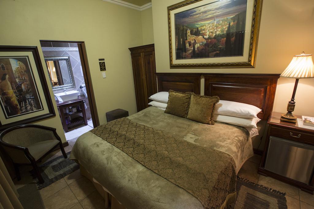 Le Cozmo Guesthouse Йоханнесбург Экстерьер фото