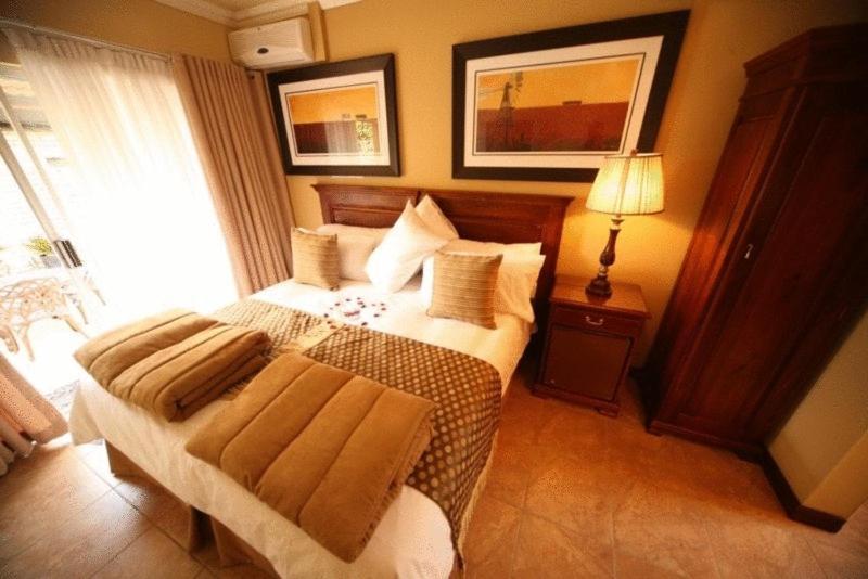 Le Cozmo Guesthouse Йоханнесбург Экстерьер фото