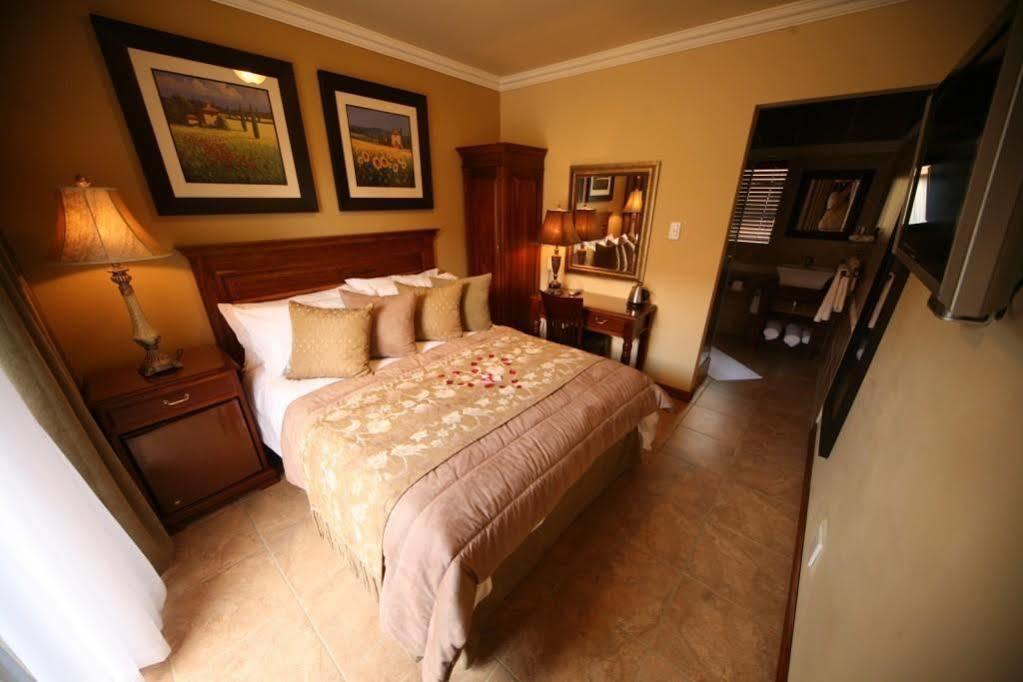 Le Cozmo Guesthouse Йоханнесбург Экстерьер фото