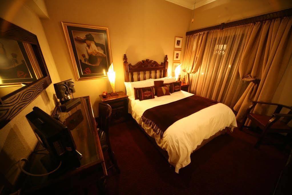Le Cozmo Guesthouse Йоханнесбург Экстерьер фото