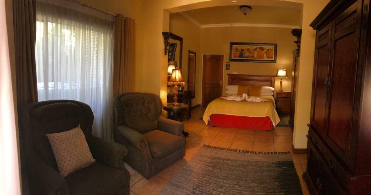 Le Cozmo Guesthouse Йоханнесбург Экстерьер фото
